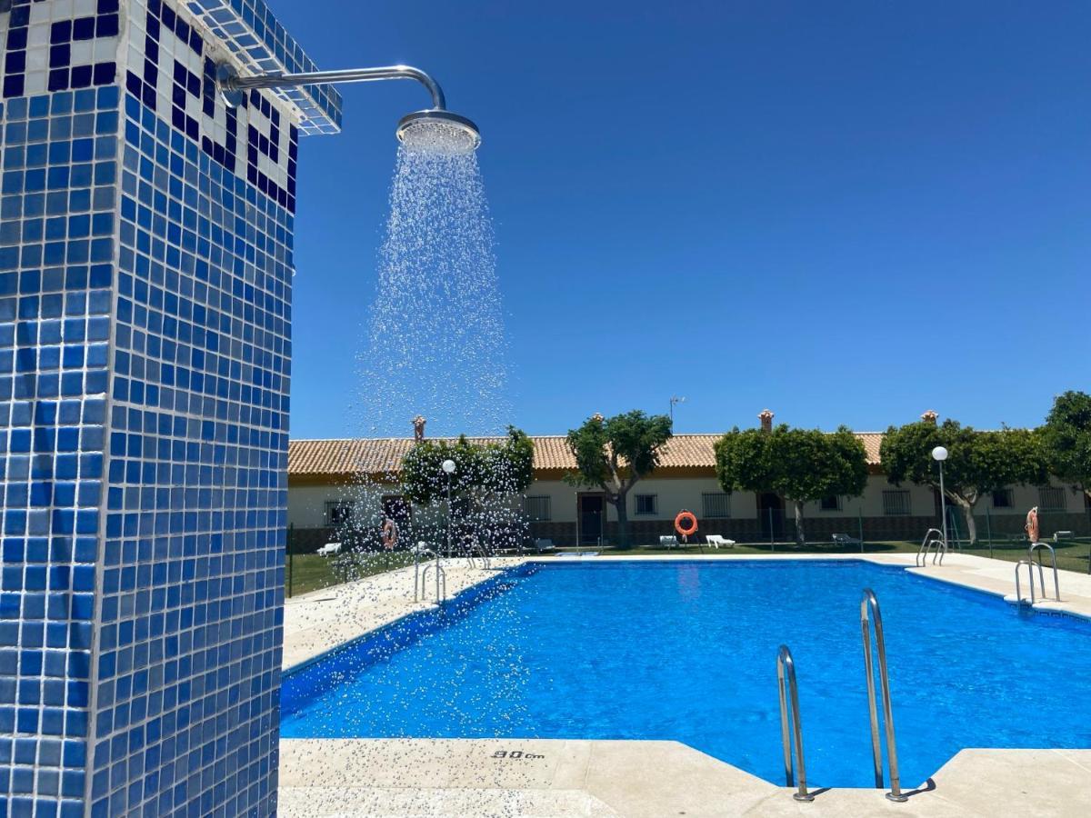 Hostal Los Mellizos Кониль-де-ла-Фронтера Экстерьер фото Solar shower