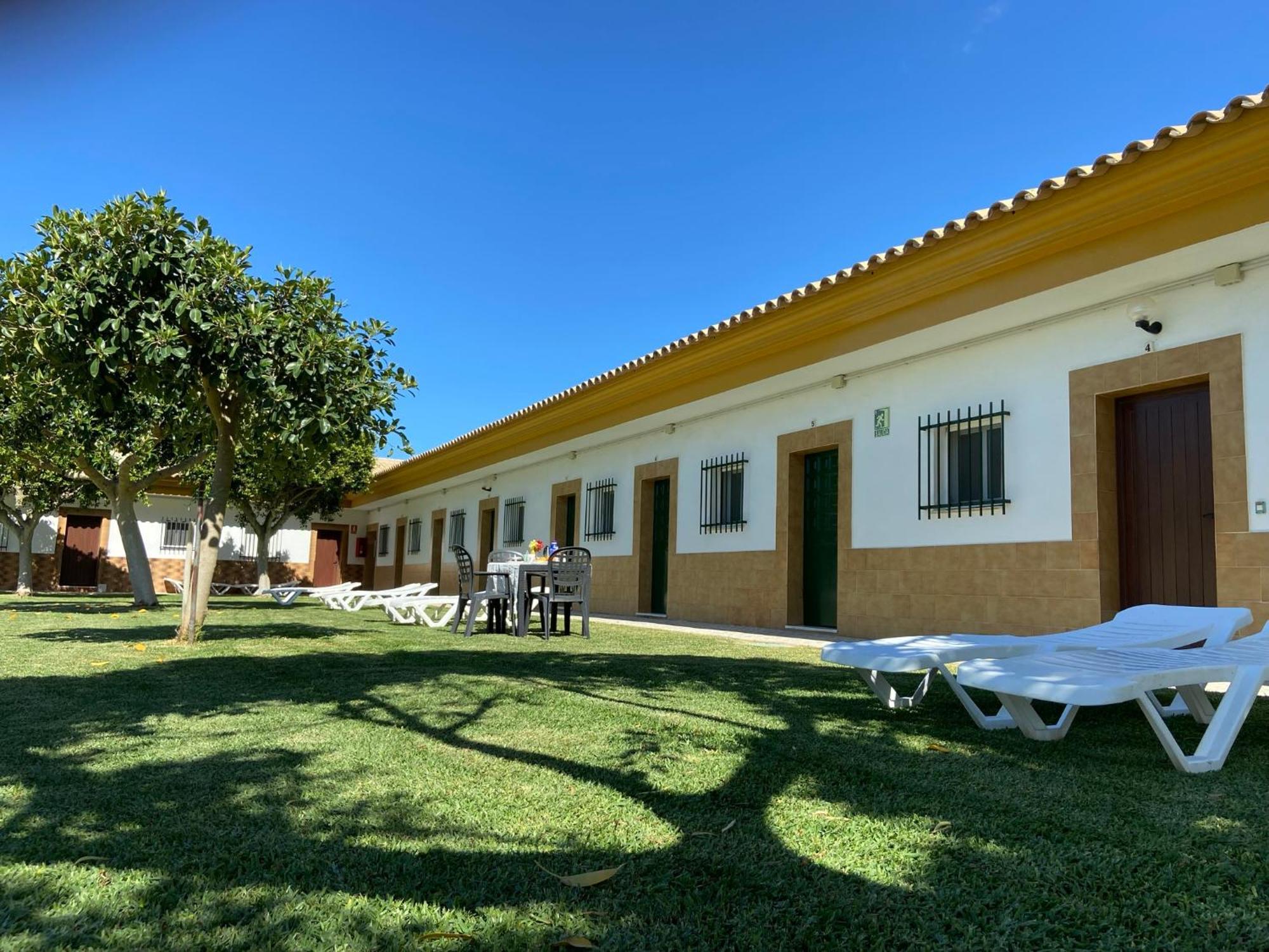 Hostal Los Mellizos Кониль-де-ла-Фронтера Экстерьер фото Alberca