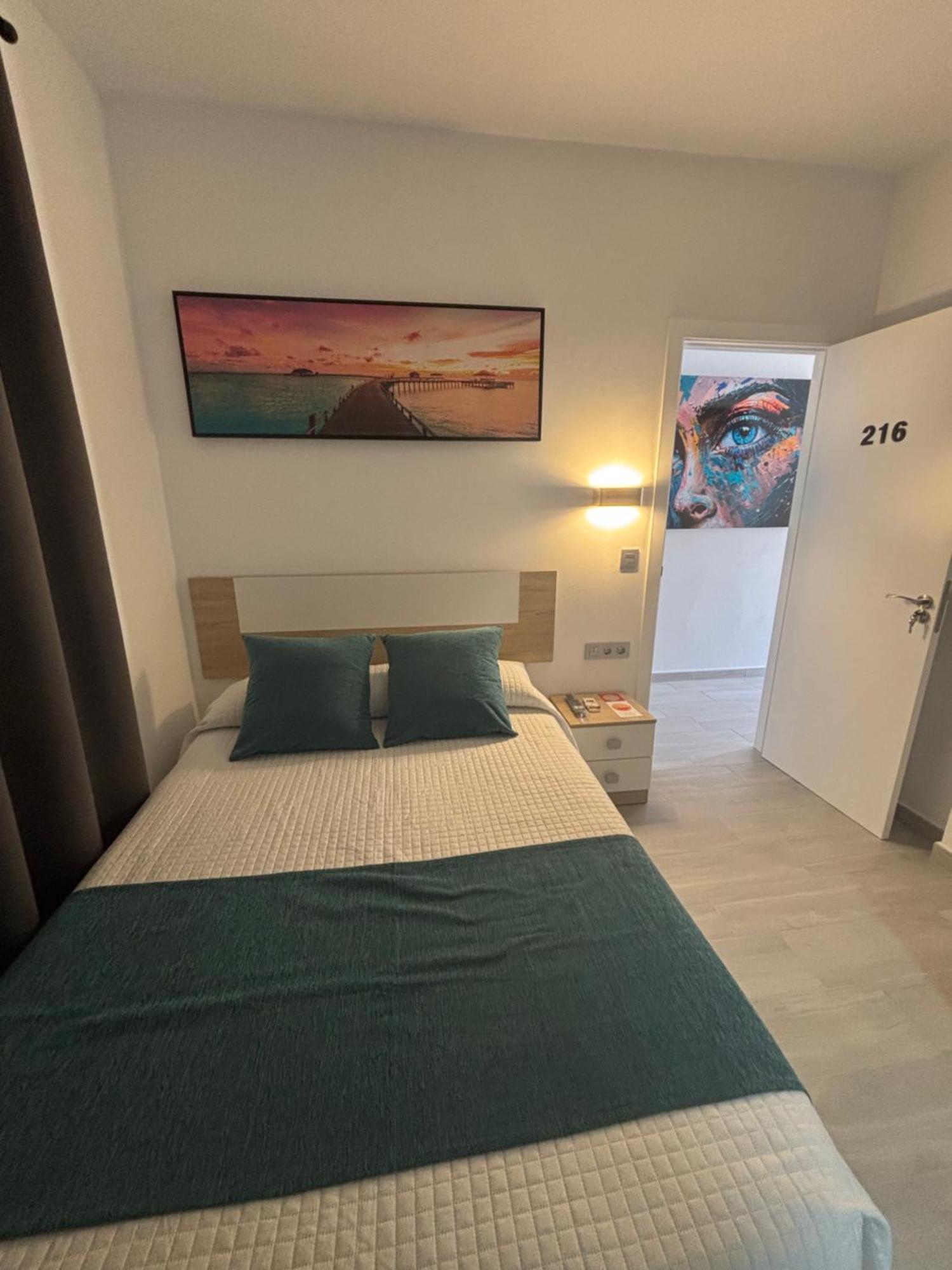 Hostal Los Mellizos Кониль-де-ла-Фронтера Экстерьер фото