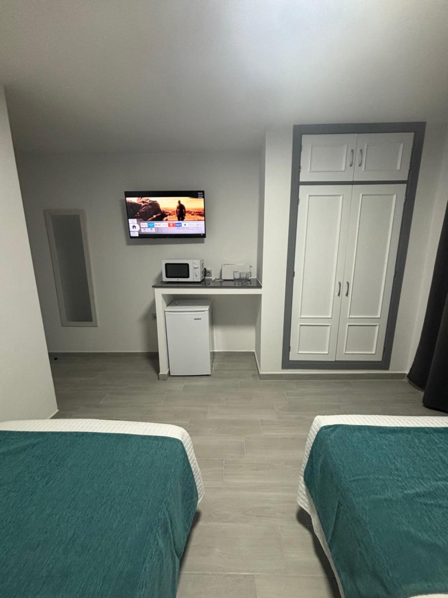 Hostal Los Mellizos Кониль-де-ла-Фронтера Экстерьер фото