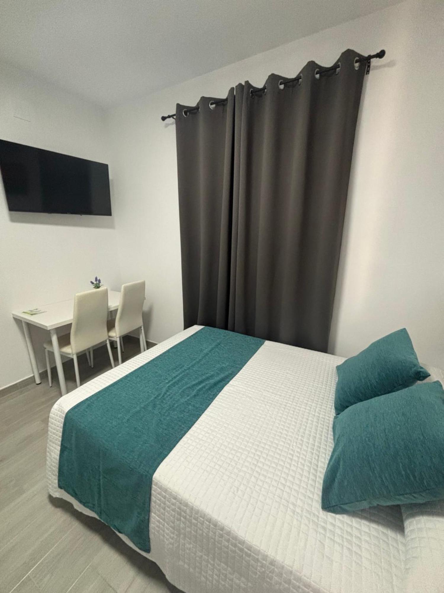 Hostal Los Mellizos Кониль-де-ла-Фронтера Экстерьер фото