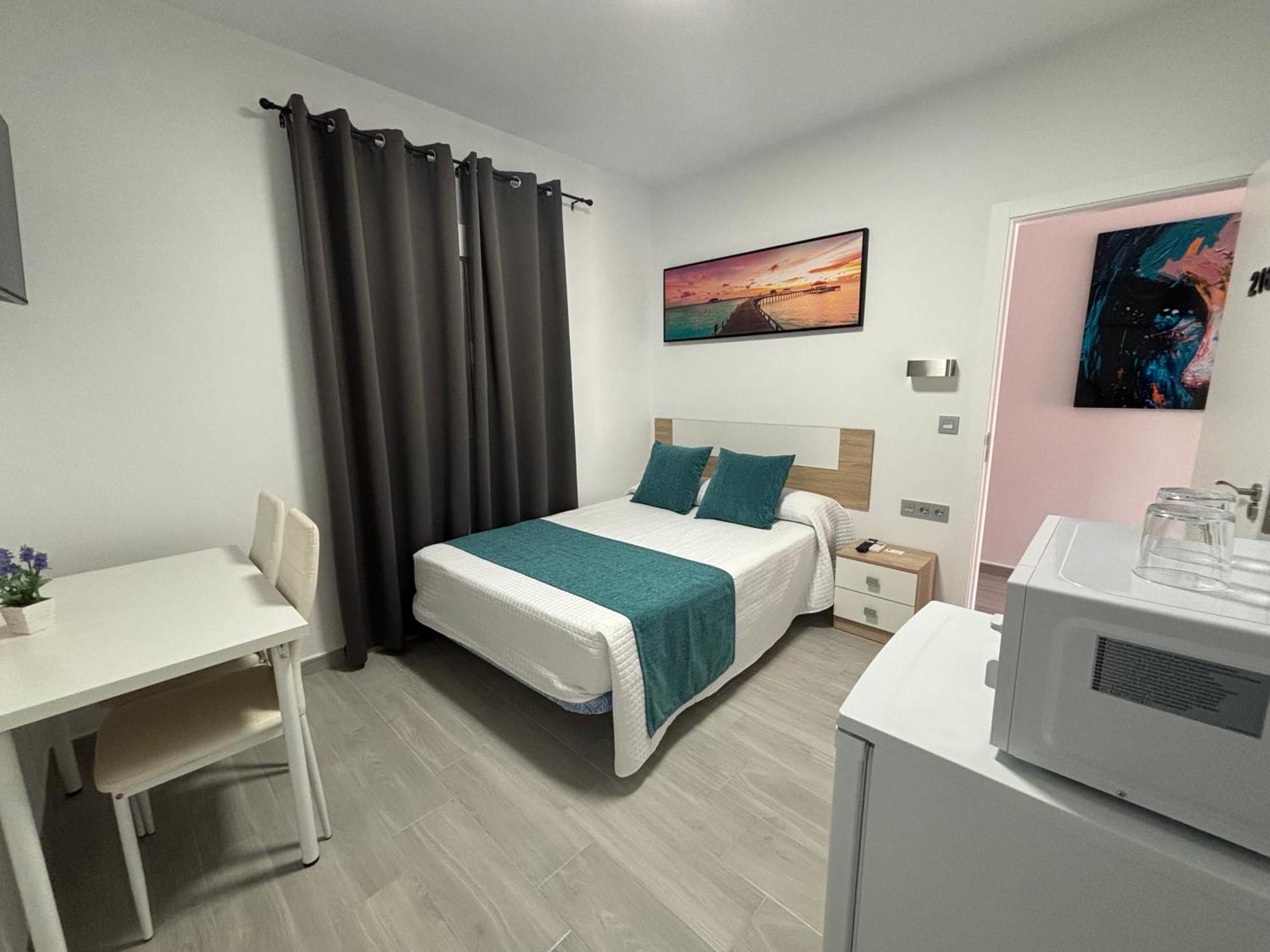 Hostal Los Mellizos Кониль-де-ла-Фронтера Экстерьер фото
