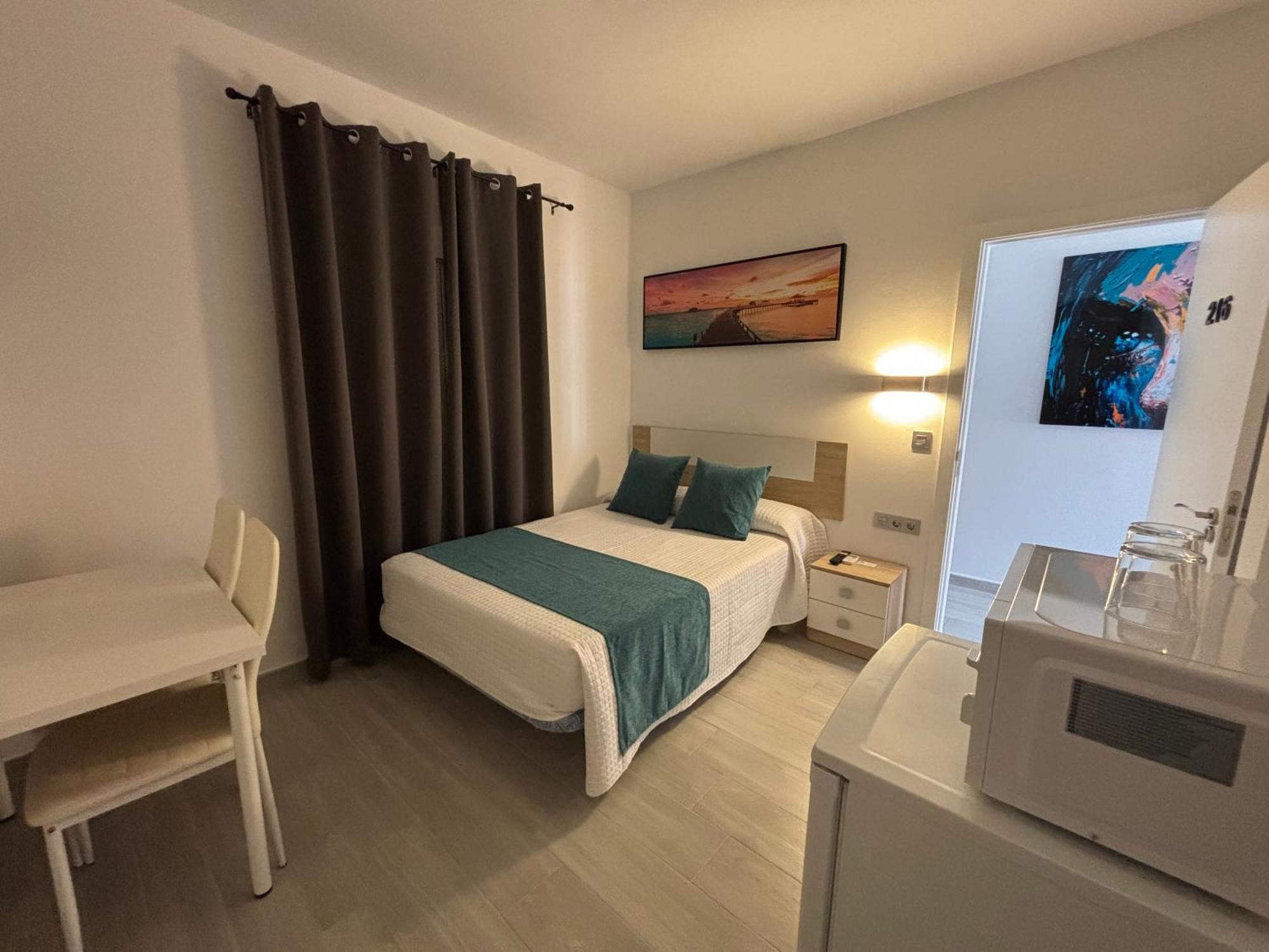 Hostal Los Mellizos Кониль-де-ла-Фронтера Экстерьер фото